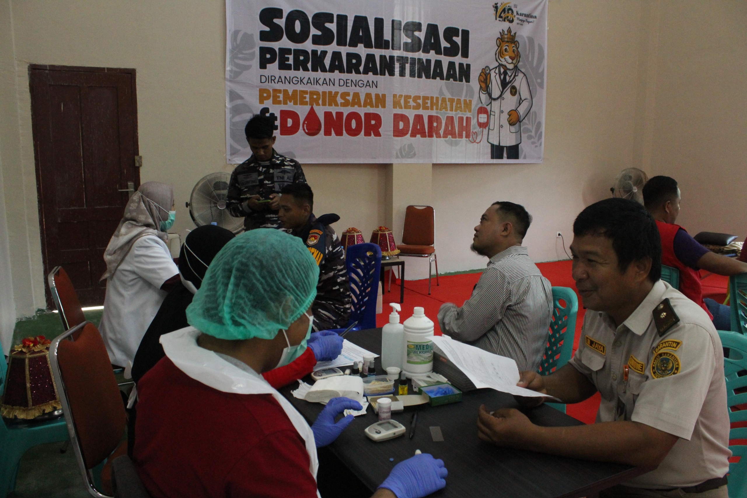 kegiatan Donor Darah di Kantor Balai Karantina Hewan, Ikan, dan Tumbuhan Sulawesi Barat